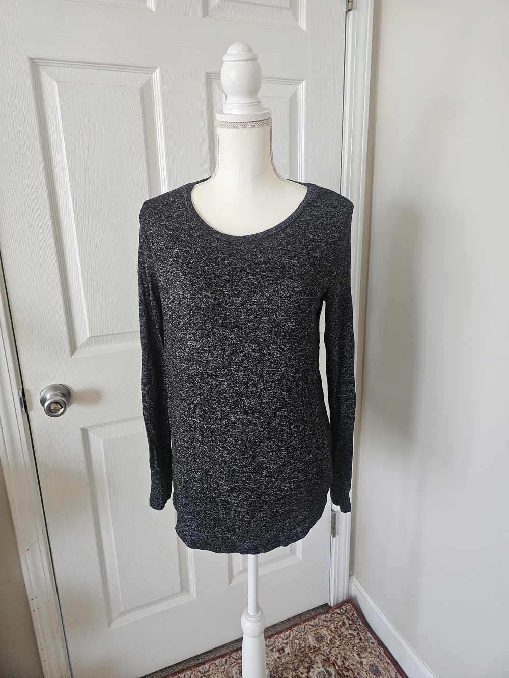 Old Navy Long Sleeve Crewneck Top - Black Heathered